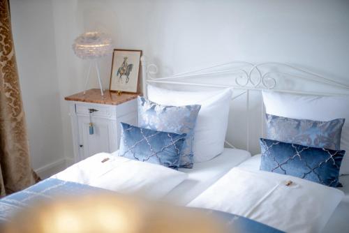 Balthazar Iphofen Ohne Frühstück Nähe Marktplatz Knauf Gips Kg Und Connekt Weingut Wirsching Tv Mirroring 55 Zoll Wifi Mit Garten & Terrassen — hotel in Iphofen