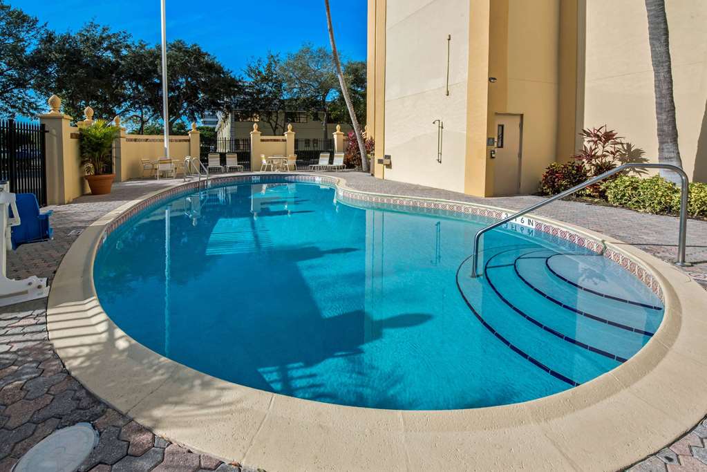 La Quinta Inn & Suites by Wyndham West Palm Beach Airport - photo 7