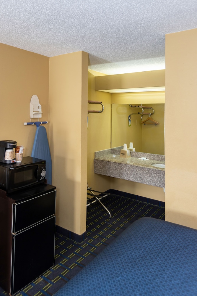 Shelby Inn - photo 10