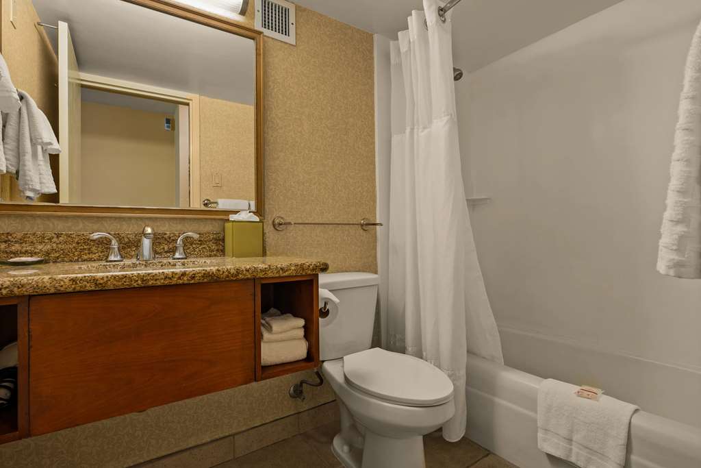 Airport Honolulu Hotel Trademark Collection by Wyndham - photo 42