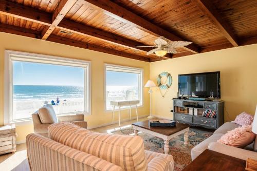 Lisa Lu by Oak Island Accommodations - photo 42