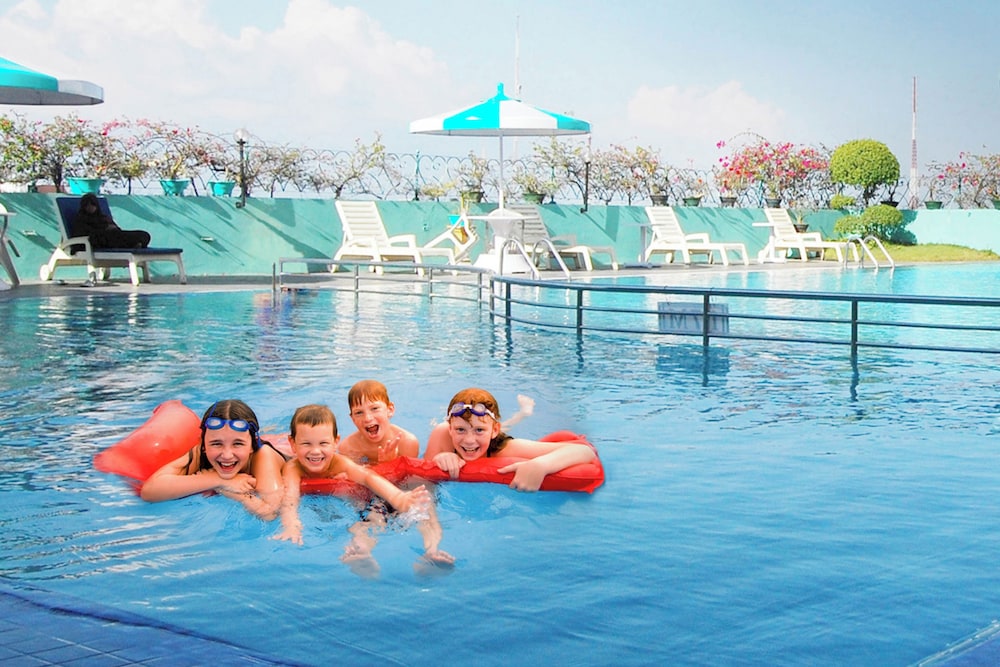 Tunjungan Hotel — 4-Star Luxury Hotel in Surabaya, Indonesia
