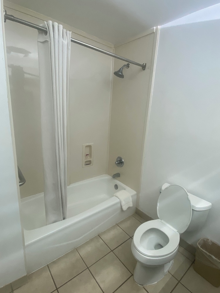 Executive Inn - carbon neutral hotel in Oklahoma City