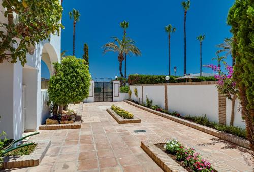 Playa Duquesa 2296 — 4-Star Luxury Hotel in Manilva, Spain