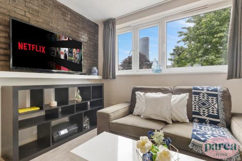Parea Living Cosy Flat with Skyline Views beside Canary Wharf — 4-Star Luxury Hotel in London, United Kingdom