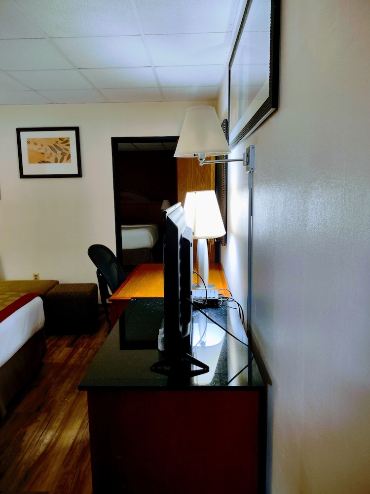 Ramada by Wyndham Albert Lea - photo 40