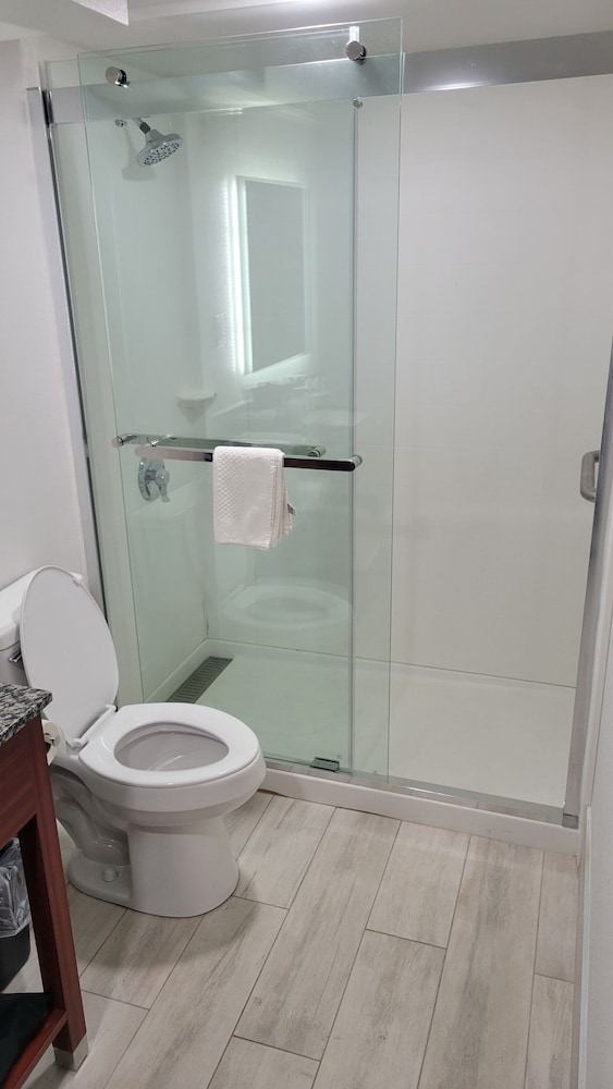 Quality Inn Forsyth near GA Public Safety Training Center - photo 15