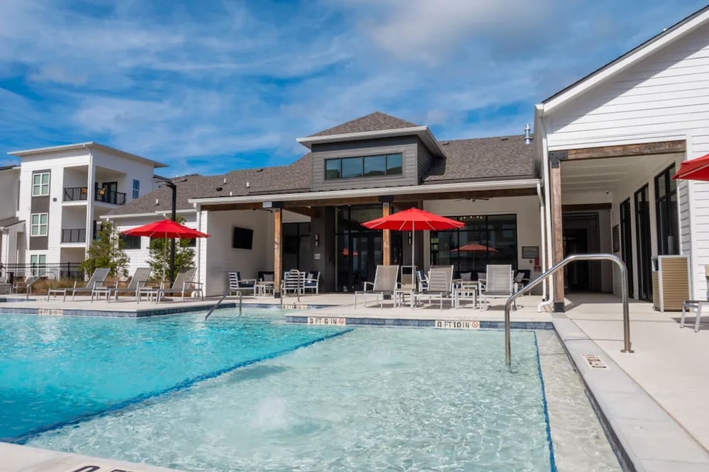 Landing Apartments Near North Okaloosa Medical Center — 4-Star Luxury Hotel in Crestview, United States