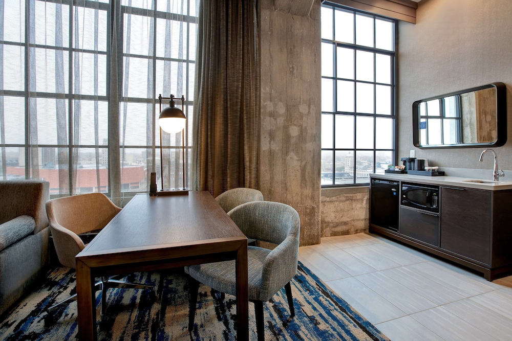 Embassy Suites by Hilton Rockford Riverfront - photo 12