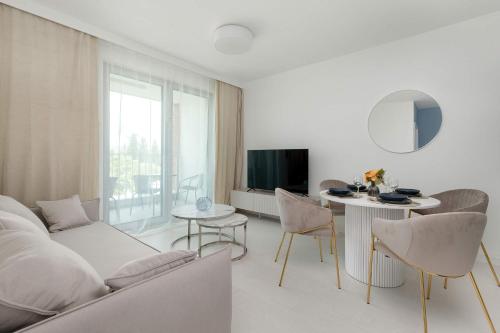 Modern Apartment Popiełuszki 2C with Parking in the Center of Gdańsk by Noclegi Renters — 4-Star Luxury Hotel in Gdansk, Poland