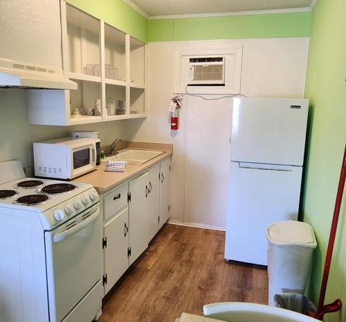 The Savannah Inn - photo 20