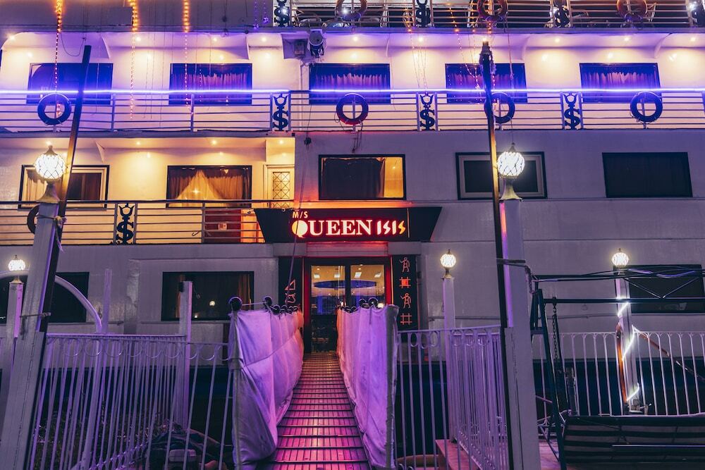 Queen isis floating hotel in minya