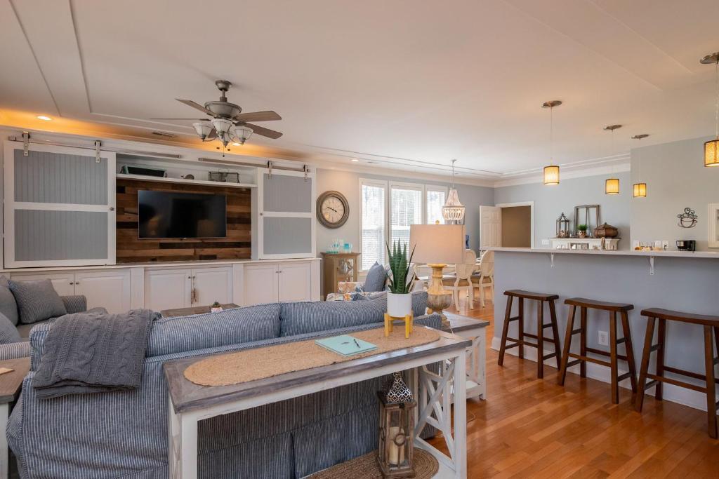 The Sassy Seahorse by Oak Island Accommodations - featured photo