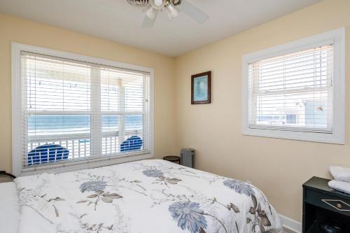Absolute Beach by Oak Island Accommodations - photo 3