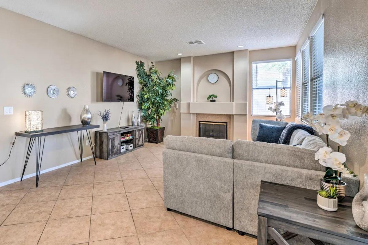 A Beautiful House with Hot Tub Grill & Games