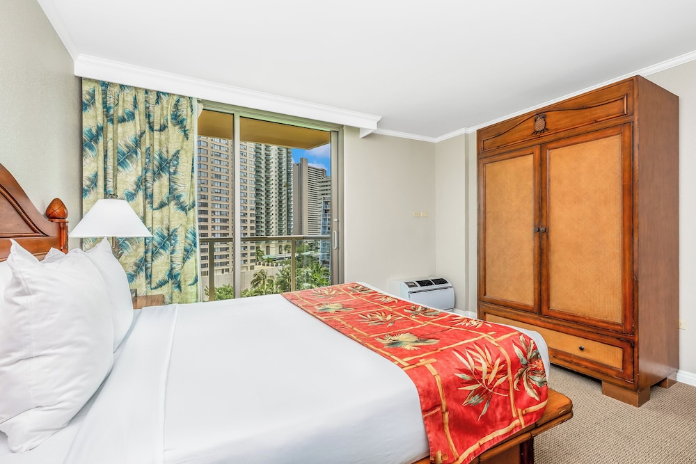 Luana Waikiki Hotel & Suites - photo 26