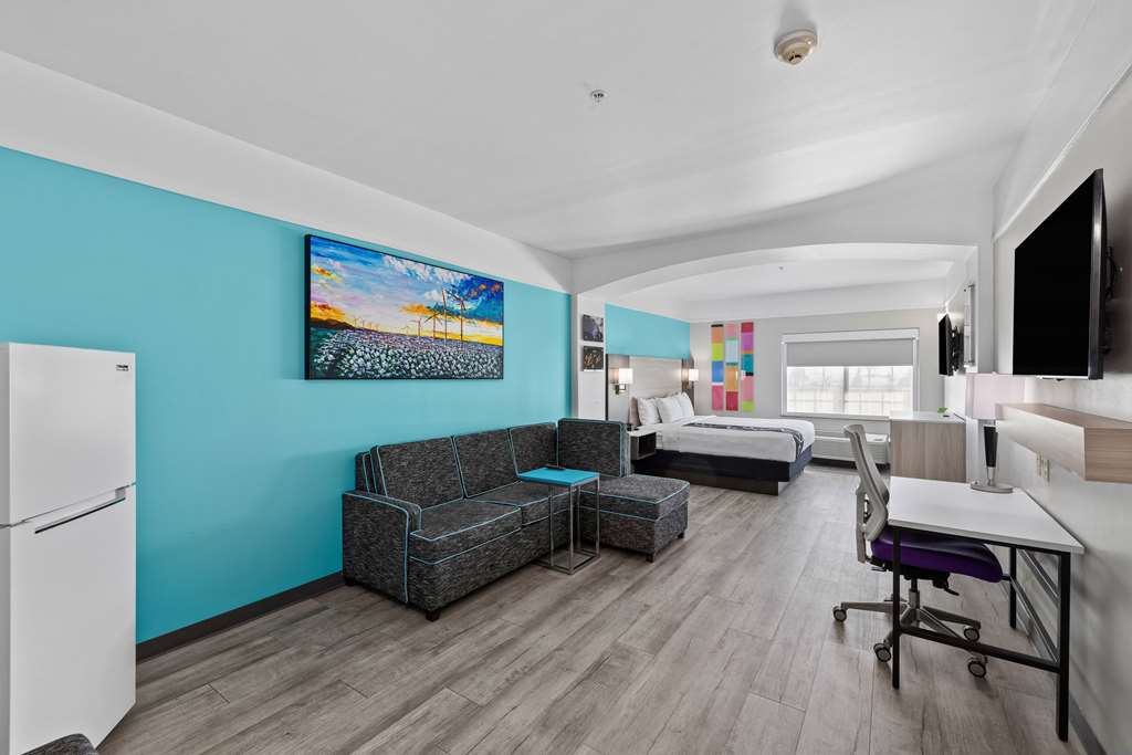 La Quinta Inn & Suites by Wyndham Raymondville - photo 53