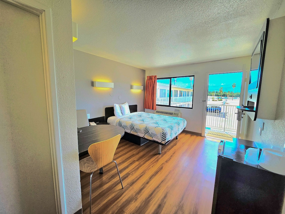 Motel 6 Palm Desert CA Palm Springs Area - photo 5