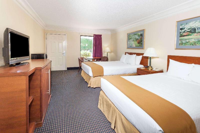 Super 8 by Wyndham Dalton Convention Center Area - photo 11