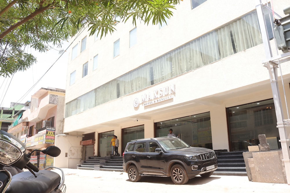 Hotel Maxsun Gwalior in Gwalior, India