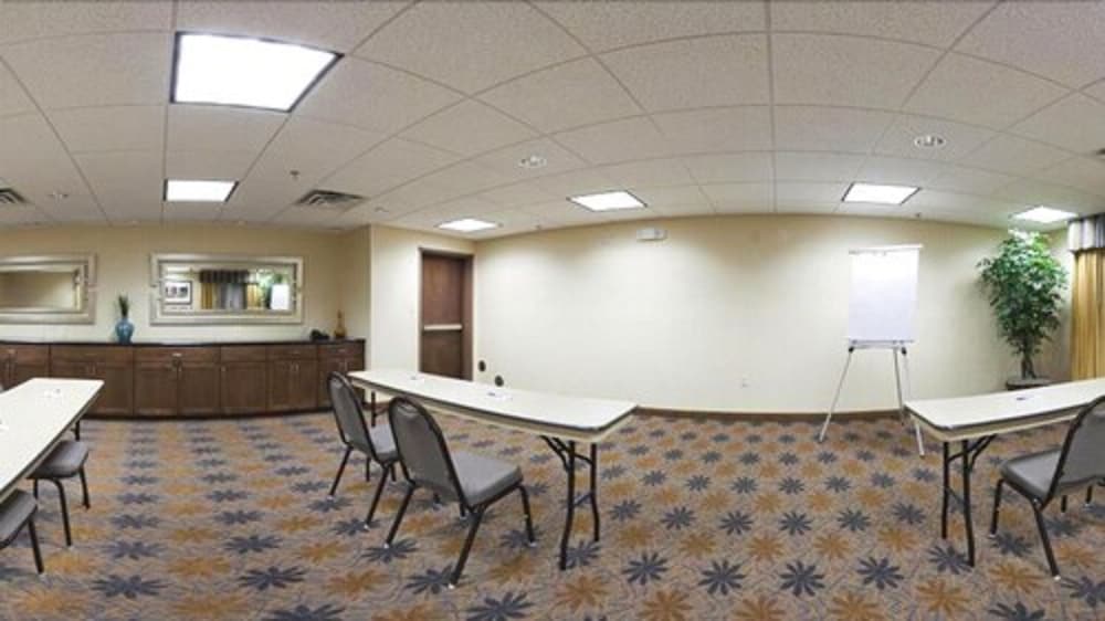Holiday Inn Express Hotel & Suites LAMAR by IHG - photo 32