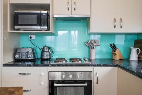 Silver Myrtle Shack Aldinga Beach C21 SouthCoast Holidays in Aldinga Beach, Australia