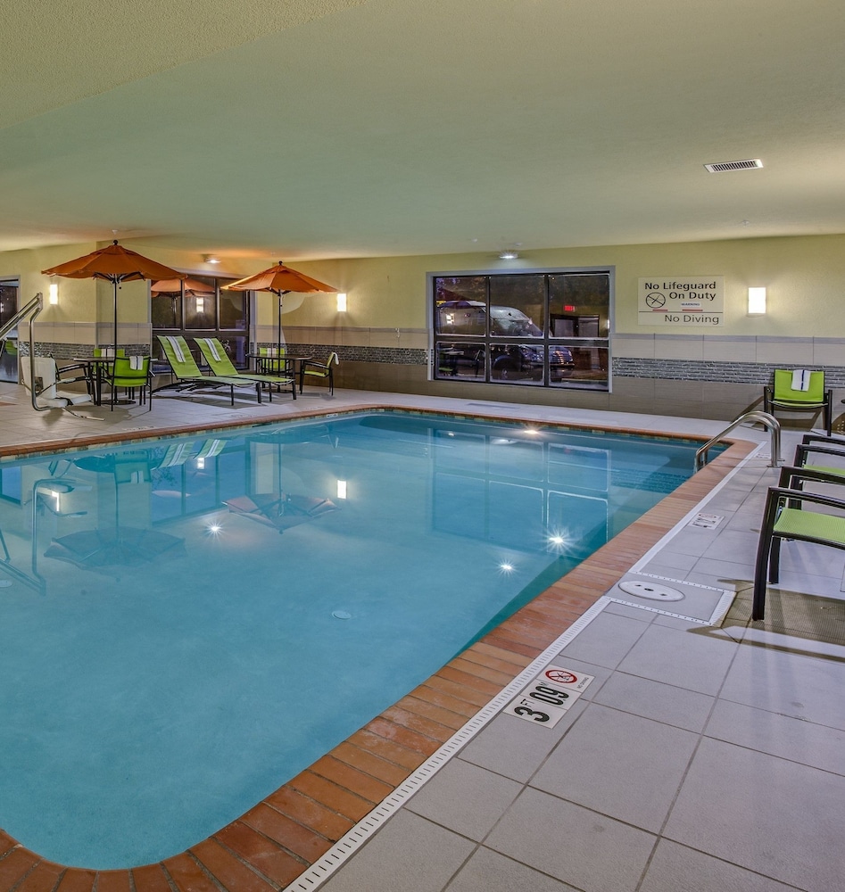 Hampton Inn & Suites Elyria - photo 18