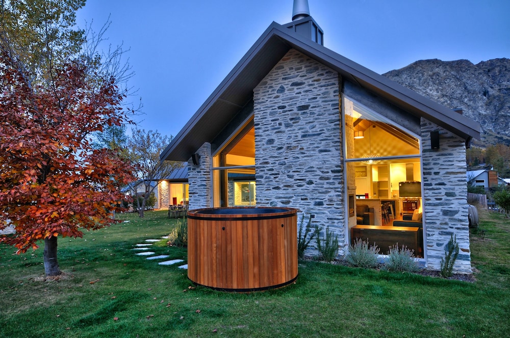 Gucci House — 5-Star Luxury Hotel in Queenstown, New Zealand