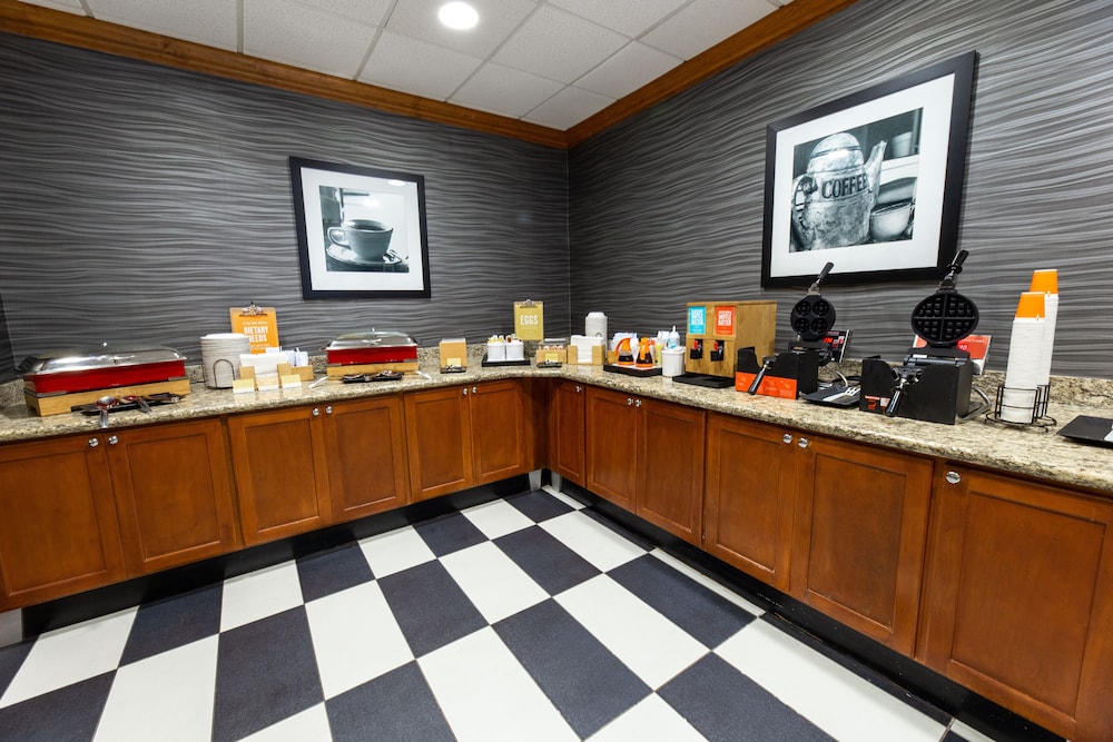 Hampton Inn & Suites Jacksonville Deerwood Park - photo 65