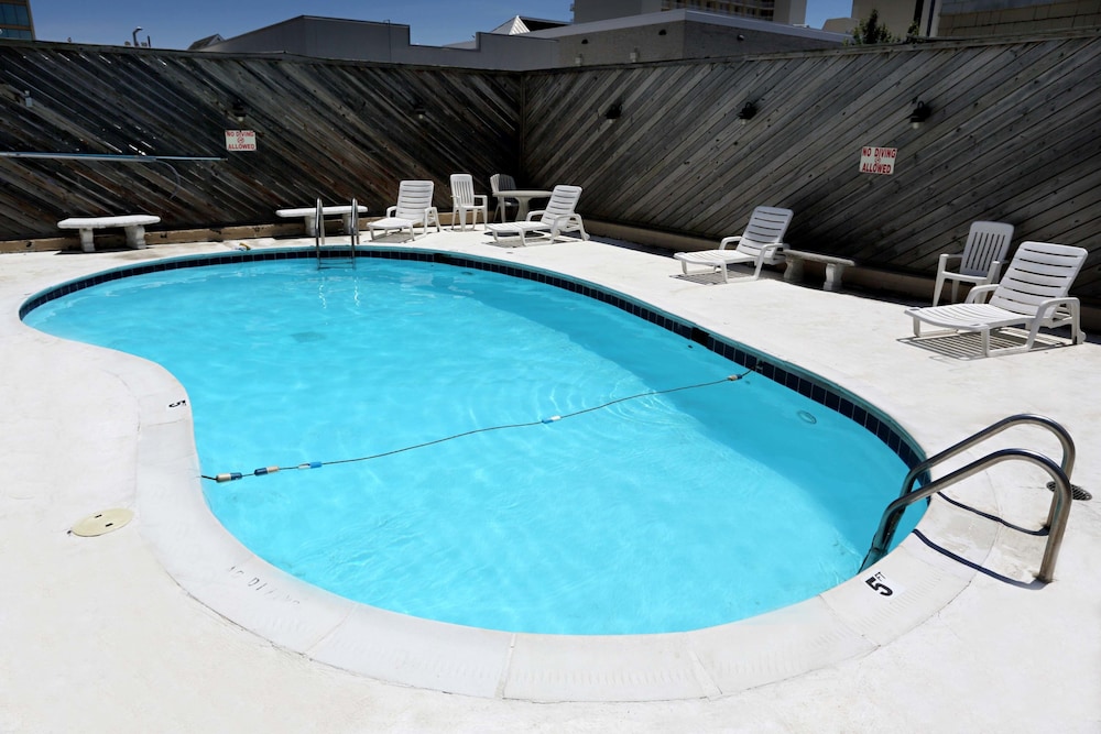 Blue Marlin Inn & Suites - photo 11