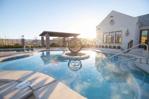 Paramount Luxury Villa with Swim Spa Sleeps 39 — 4-Star Luxury Hotel in Hurricane, United States