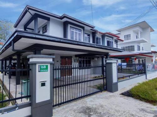 Sibu T2 Homestay 4 Bedrooms — 4-Star Luxury Hotel in Sibu, Malaysia