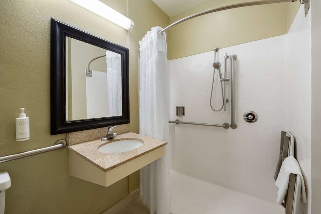 Hotel Marguerite Anaheim Garden Grove Trademark Collection by Wyndham - photo 11