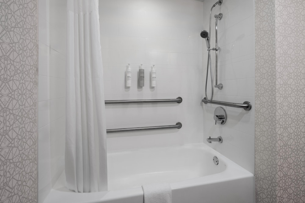 Hampton Inn Chambersburg - photo 21