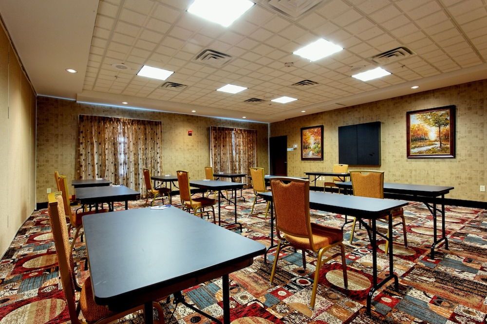Holiday Inn Express Hotel & Suites Odessa by IHG - photo 33