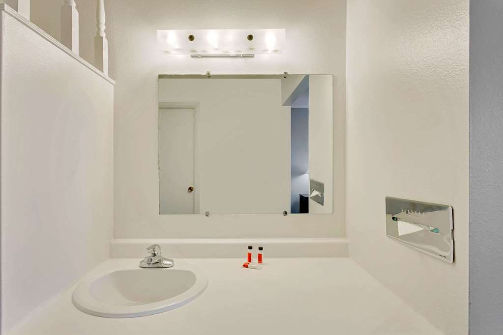 Super 8 by Wyndham Alturas - photo 8