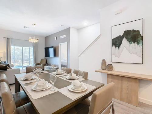5BR 4BA Retreat w Pool Near Disney and Universal in Davenport, United States