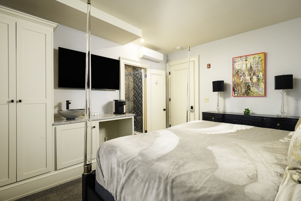 The Edward Hotel - photo 21
