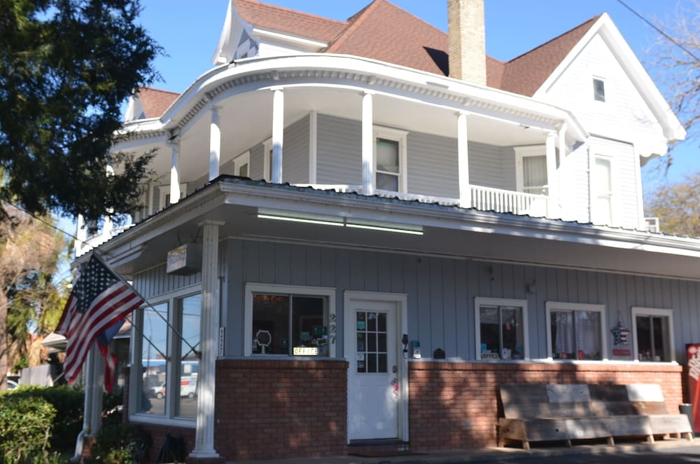 The Oak Motel - photo 41