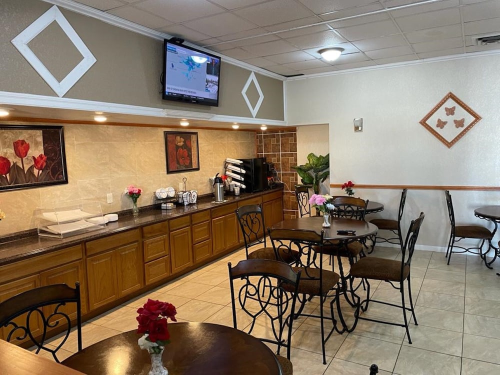 Knights Inn By Capital O Emporia I 35 - photo 99