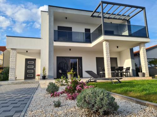 Villa Adria near Šibenik 90 meters from the sea — 4-Star Luxury Hotel in Sibenik, Croatia