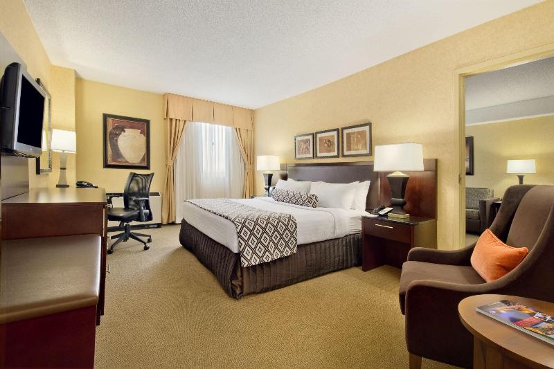 Crowne Plaza Denver Airport Convention Ctr an Ihg Hotel - photo 43