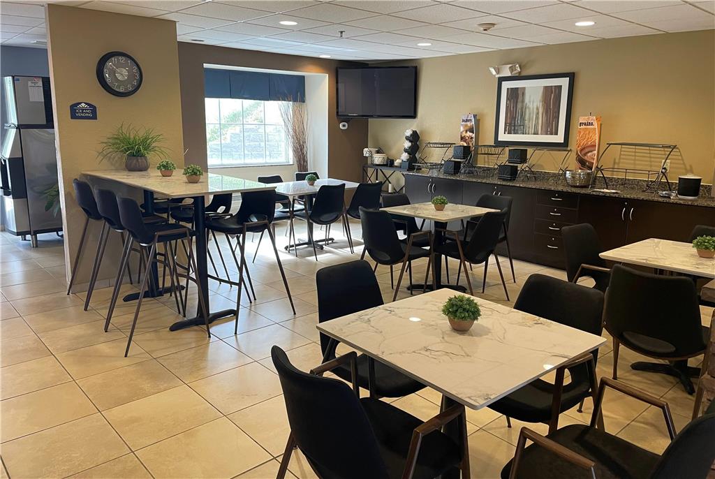 Microtel Inn & Suites by Wyndham Waynesburg - photo 18