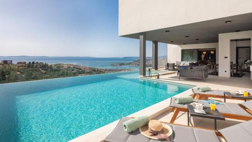 Luxury Villa Cosmopolitan with Pool — Podstrana — photo 3