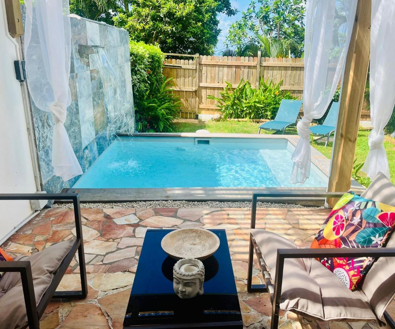Géko piscine jardin paisible — 4-Star Luxury Hotel in Sainte-Luce, Martinique