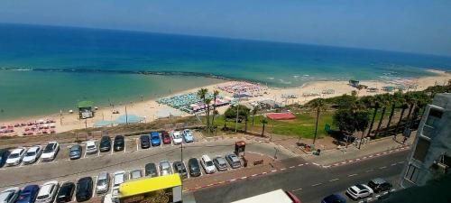 612 Apartment On The Beach — 4-Star Luxury Hotel in Bat Yam, Israel