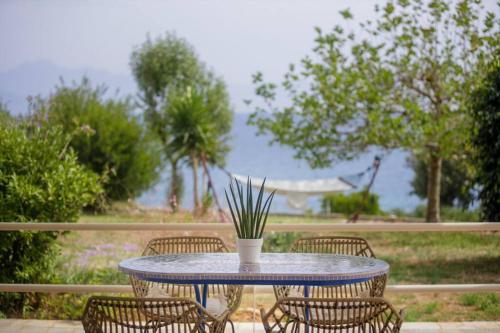 Alethea's Sea View Apartment — 4-Star Luxury Hotel in Alimos, Greece