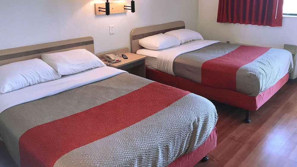 Magnuson Hotel Baton Rouge East - photo 9