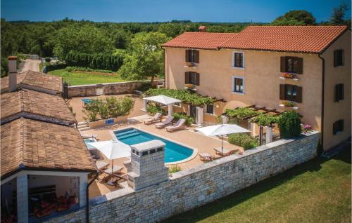 Cozy Home In Tinjan With Wifi — 5-Star Luxury Hotel in Tinjan, Croatia