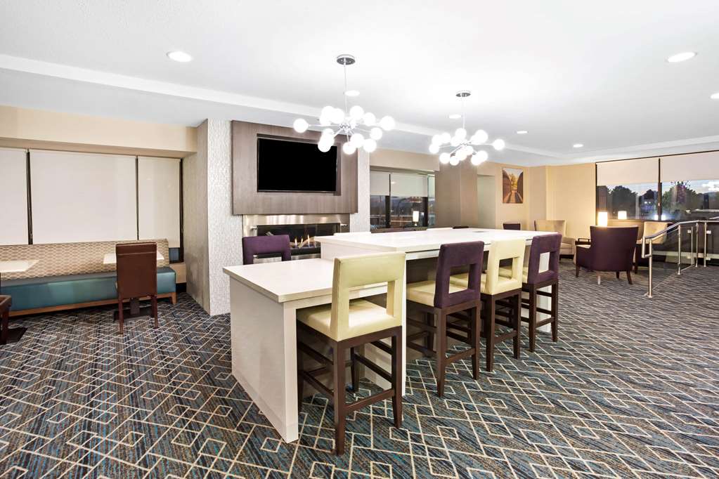 La Quinta Inn & Suites by Wyndham Denver Aurora Medical - photo 5